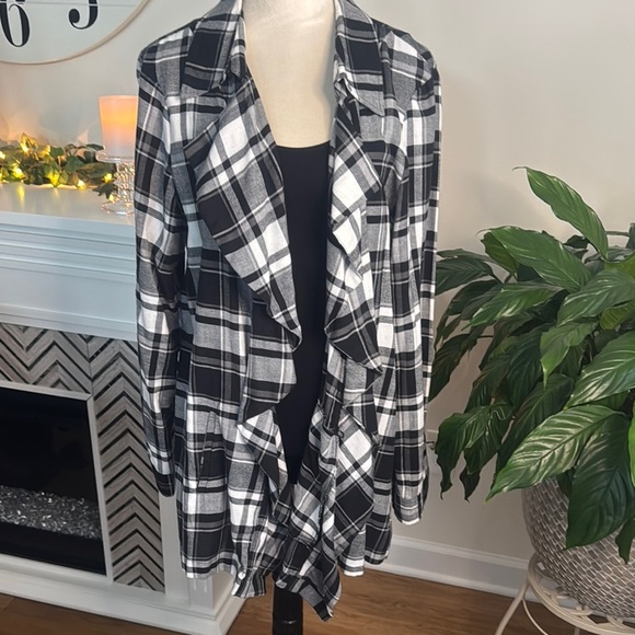 Black and White Plaid Open Front Cardigan with Black Tank - Picture 1 of 5